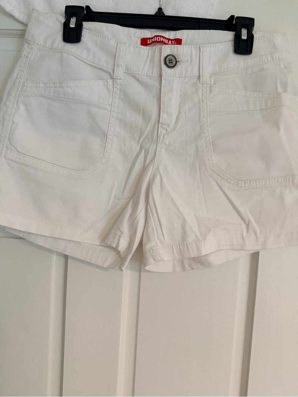 Unionbay White Women's Casual Pocket Shorts like new size 9